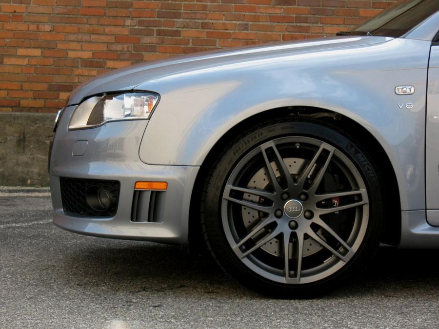 Детали экстерьера Audi RS4 Sedan (B7, 8E) 2005 года  (NA) (фото 16 из 45)